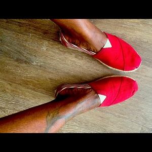 Toms Size 8 Red